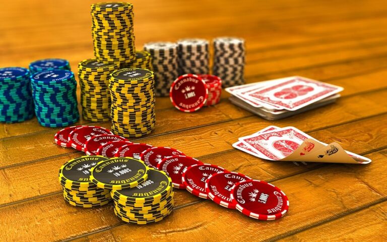 Poker là trò chơi như thế nào, có kiếm tiền được không?