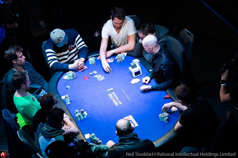 Đơn giản hóa những chiến lược phức tạp trong Poker bốn lá