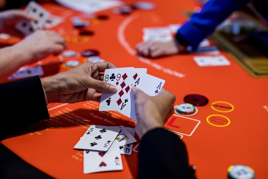 Con đường kiếm tiền với Poker online