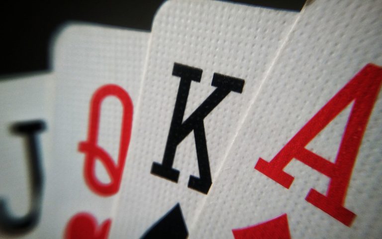 Những mẹo để chơi Poker làm đối phương phải bối rối