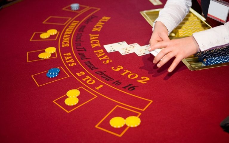 Cao thủ đưa ra những lời khuyên nào để người chơi thắng tiền nhà cái trong Blackjack?