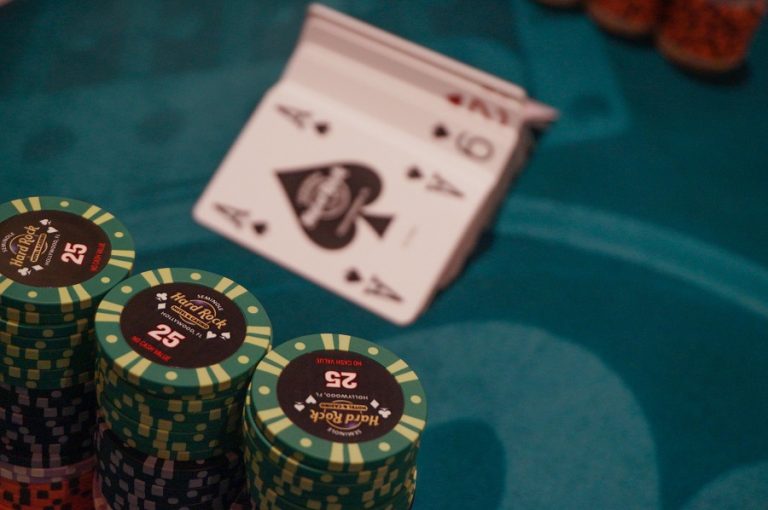 Poker và những kinh nghiệm chơi cần biết để đảm bảo liên tiếp thắng cược