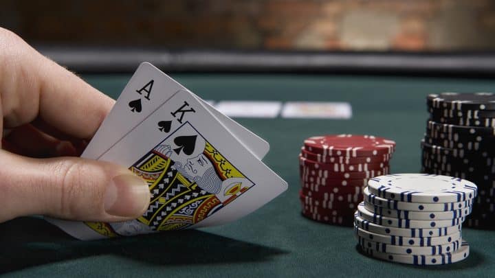 Top 3 ve cach de tao dung loi the trong Poker va chien thang nguoi khac